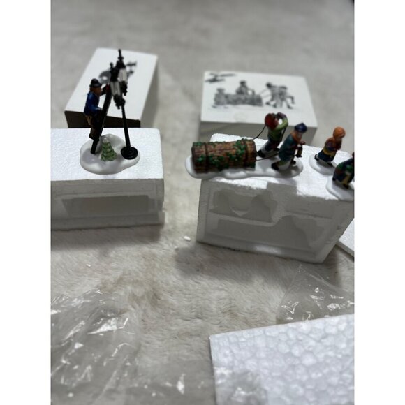 Department 56 Heritage Village Collection Bringing Home The Yule Log & Lamplight - Picture 7 of 11